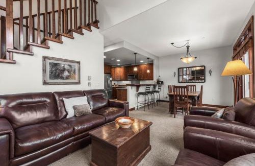 Sun Peaks House | Trappers Landing #11 By Bear Country
