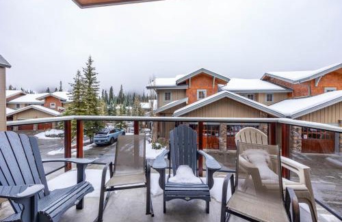 Sun Peaks House | Trappers Landing #11 By Bear Country