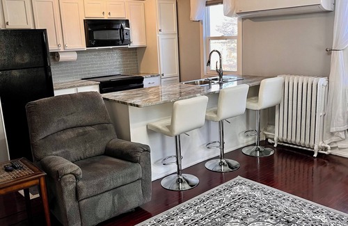 Aberdeen House | Travel nurses: Cozy room in excellent Aberdeen with WiFi, AC, Streaming.