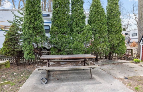 Portage House | Travel Trailer on Lake in Lakeshore Campground/1 Bedroom/Sleeps 4