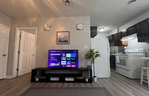 Richmond Apartment | Travelers Cove upstairs 1-bedroom apartment Richmond near EKU with WiFi, AC