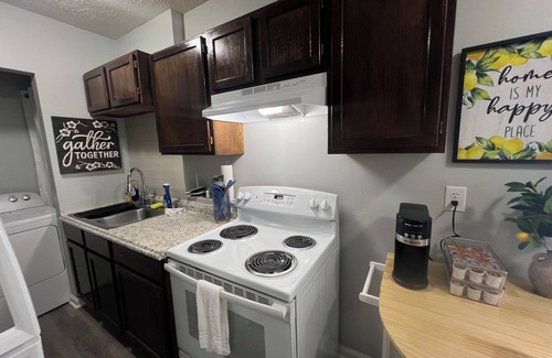 Richmond Apartment | Travelers Cove upstairs 1-bedroom apartment Richmond near EKU with WiFi, AC