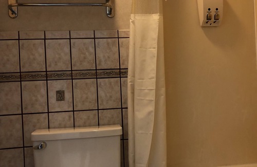 Lawndale Hotel | Travelers Inn