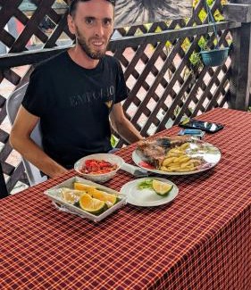 Dar es Salaam Bed & Breakfast | Travellers Home (Kifumbu)