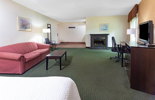 Bracebridge Hotel | Travelodge by Wyndham Bracebridge