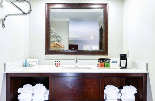 Commerce Hotel | Travelodge by Wyndham Commerce Los Angeles Area