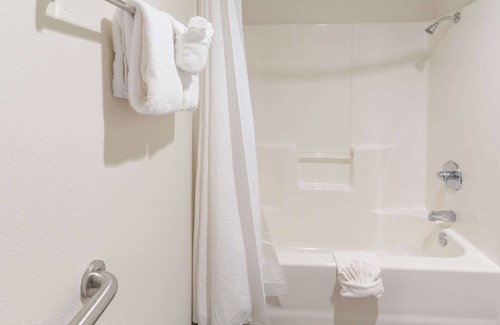 Depoe Bay Hotel | Travelodge by Wyndham Depoe Bay