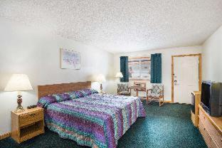 Lake George Hotel | Travelodge by Wyndham Lake George NY