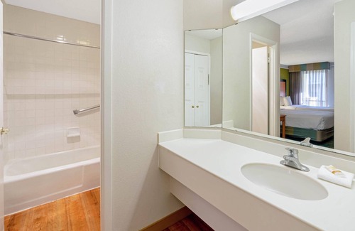 North Mountain Hotel | Travelodge by Wyndham Phoenix North