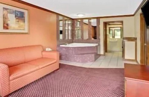Sellersburg Hotel | Travelodge by Wyndham Sellersburg/Louisville North