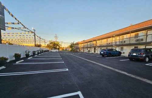 Northwest Anaheim Hotel | Travelodge Inn & Suites by Wyndham Fullerton