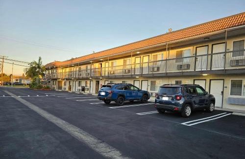 Northwest Anaheim Hotel | Travelodge Inn & Suites by Wyndham Fullerton