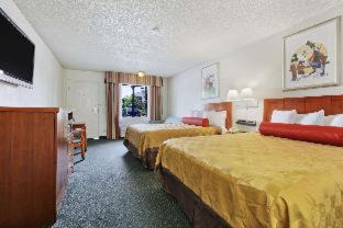 Anaheim Resort Hotel | Travelodge Inn & Suites by Wyndham Anaheim on Disneyland Dr