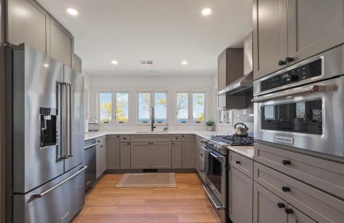 Greilickville House | Traverse City Elmwood Ranch - Dog Friendly