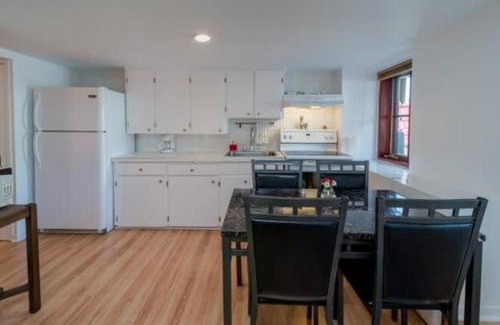 Desjardins Apartment | Traversier Gratuit- Aux Trois Filles