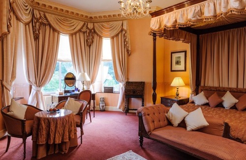 Capel Coch Hotel | Tre-Ysgawen Hall