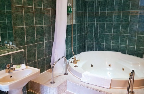 Capel Coch Hotel | Tre-Ysgawen Hall