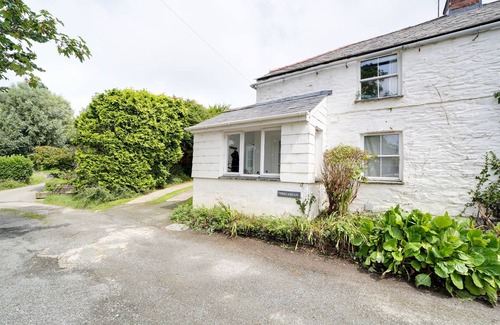 Pendoggett Cottage | Trecarian Cottage, Pendoggett - a traditional Cornish cottage sleeps 4+dogs