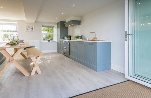 Ty Croes Cottage | Trecastell - sleeps 8 guests in 4 bedrooms