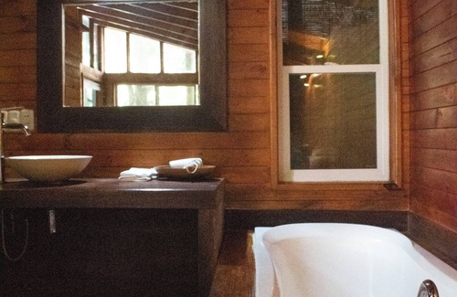 Aguas Calientes Hotel | tree house lodge