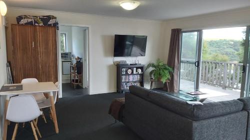 Taieri Mouth Apartment | Tree House