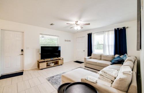 Crystal River House | Tree-Lined Retreat 4 Mi to Three Sisters Springs!