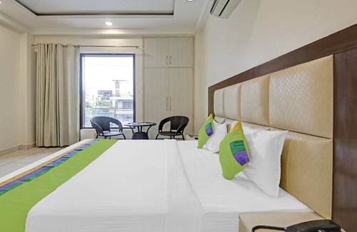 Noida Hotel | Treebo Apple Pie