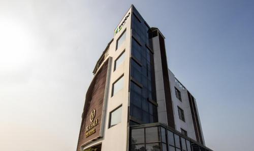 Mananthavady Hotel | Treebo Brahma, Wayanad