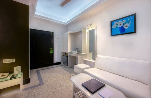 Kolkata Hotel | Treebo Green View