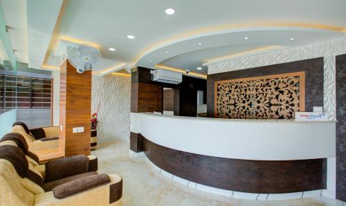 Kumbalam Hotel | Treebo Love Shore Residency, Near Lakeshore Hospital