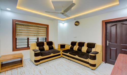 Kumbalam Hotel | Treebo Love Shore Residency, Near Lakeshore Hospital