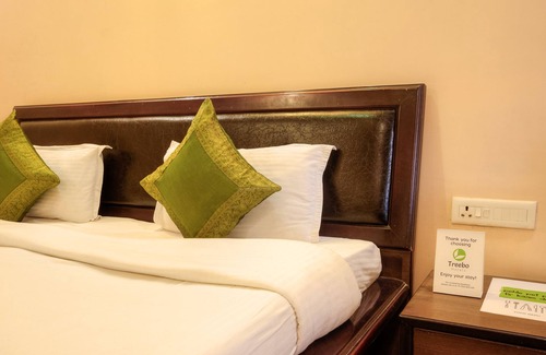Gomti Nagar Hotel | Treebo Shivam Inn Near Singapore Mall