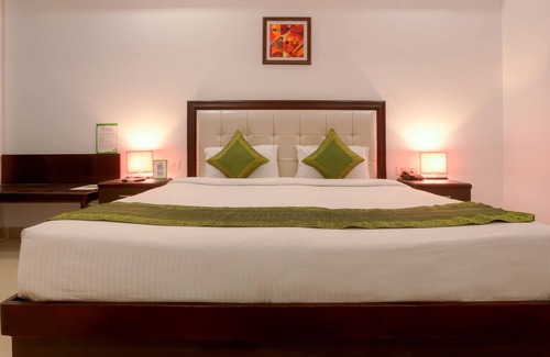 Gomti Nagar Hotel | Treebo Shivam Inn Near Singapore Mall