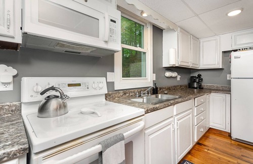 Perrysville Cottage | Treehouse Vibes in the heart of the Mohican Forest