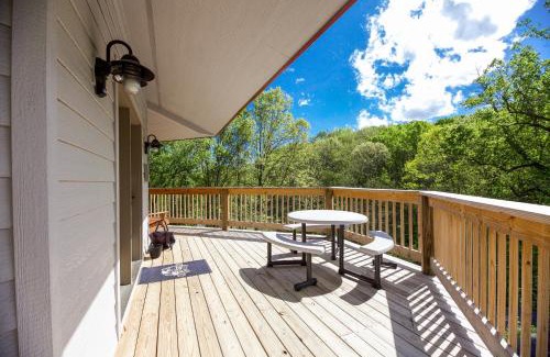 Logan House | Treetop - by The Chalets