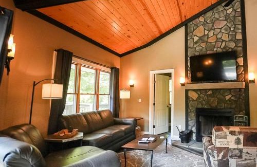 Logan House | Treetop - by The Chalets
