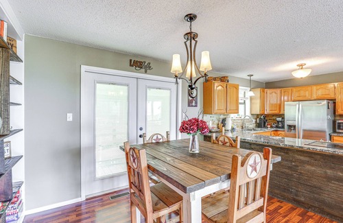 Higden House | Treetop Hideaway w/Lake Views + Fire Pit!