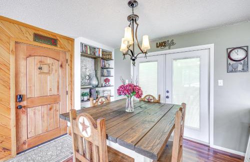 Higden House | Treetop Hideaway with Lake Views and Fire Pit!