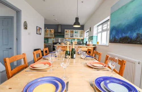 Trenance House | TRELAWNS, family friendly, character holiday cottage in Mawgan Porth