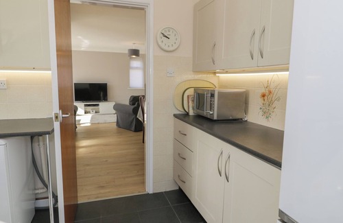 Penrhyndeudraeth Cottage | TREM Y FOEL, pet friendly, with a garden in Penrhyndeudraeth