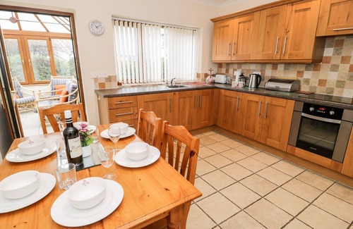 Llanfor Cottage | TREMYFRON, family friendly, with a garden in Bala