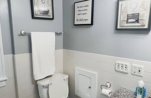 Toledo House | Trendy 3 Bedroom Residential Home with a taste of beauty!