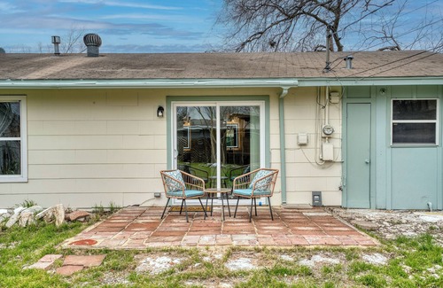 Galindo House | Trendy & Airy Home Near SoCo – Walk to Hot Spots!