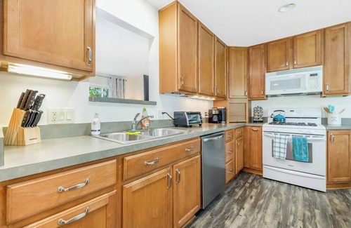 Ann Arbor House | Trendy Ann Arbor Boho Chic Ranch (30 day min)