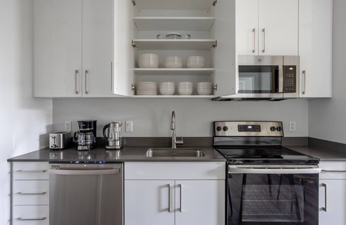 St. Elizabeth's Apartment | Trendy Brighton 2BR w/Gym & W/D, nr Transport Stops, by Blueground