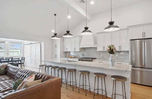 Central Business District Hotel | Trendy CBD Condo | Near French Quarter