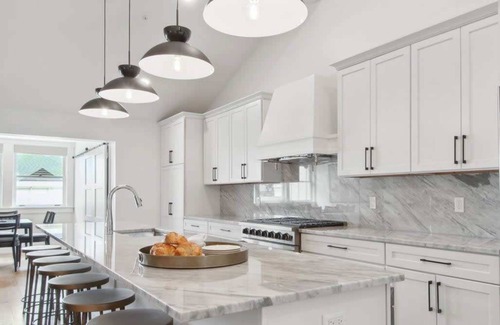 Central Business District Hotel | Trendy CBD Condo | Near French Quarter