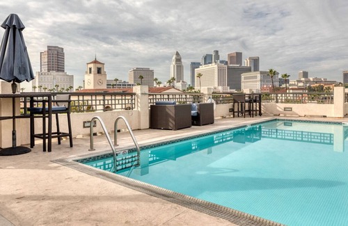 Chinatown Apartment | Trendy Downtown 2BR w/ Gym, Pool & Spa, near 7th St Metro, by Blueground