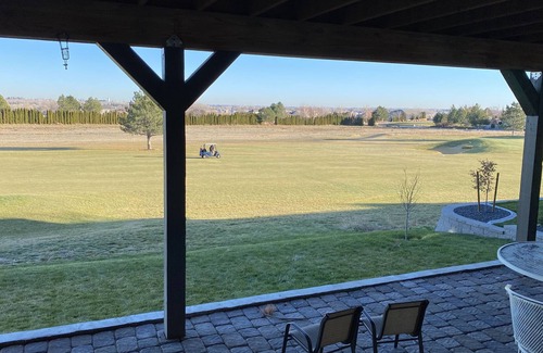 Stratford House | Trendy Hideaway on the Golf Course at Moses Pointe
