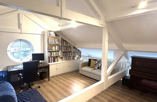 Shacklewell Apartment | Trendy Loft in Dalston with Parking,130 qm, 3 bedrooms, 6 Guests, Wifi
